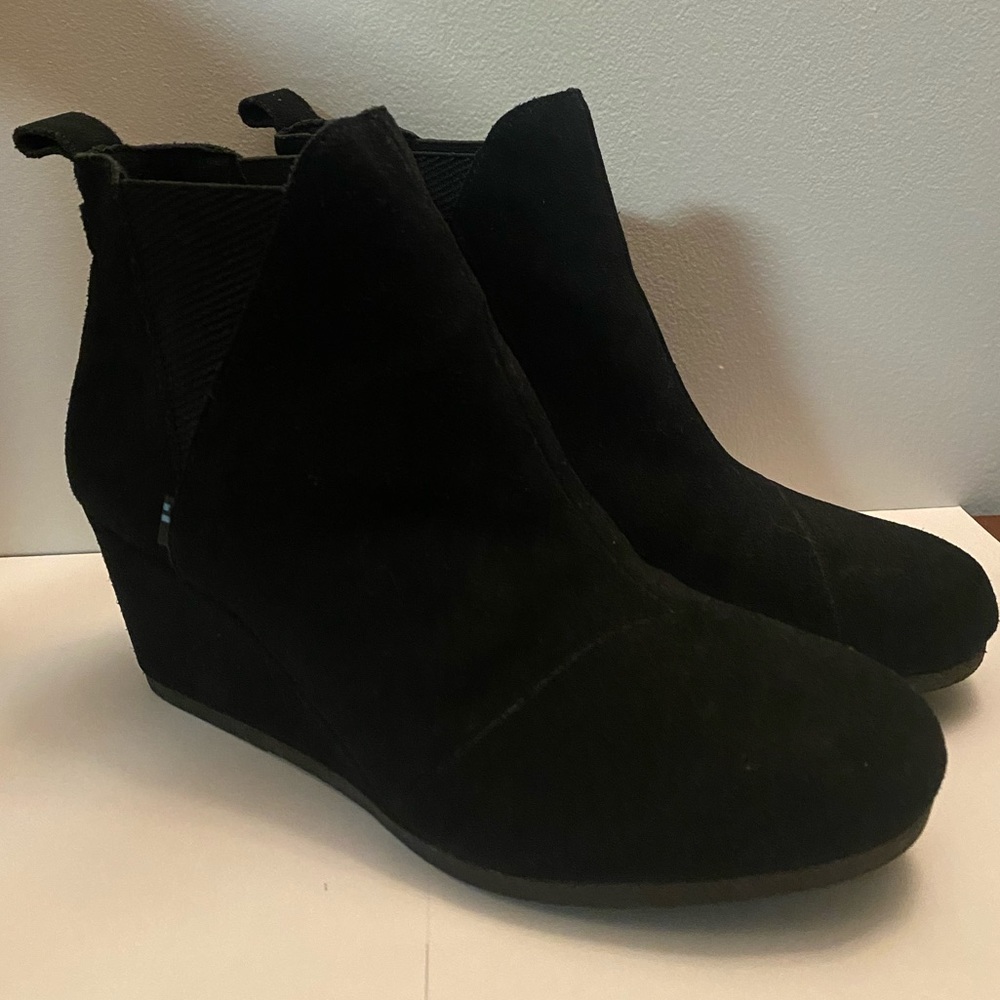 TOMS Wedge Black Suede Bootie Size 8.5